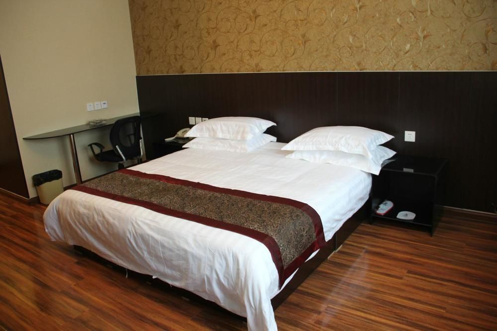 Super 8 Hotel Jinan Bagian luar foto